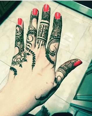 Henna Artist